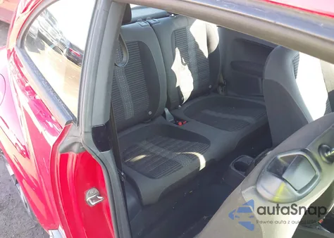 2015 Volkswagen Beetle 2.0T R-Line z USA, uszkodzony, nr VIN 3VWVT7AT2FM646240